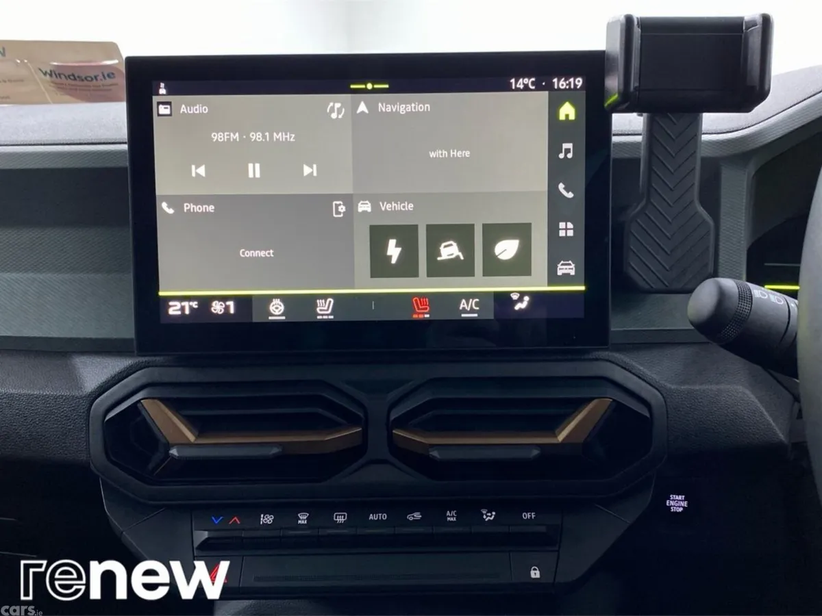 Dacia Duster SUV, Petrol Hybrid, 2026, Grey