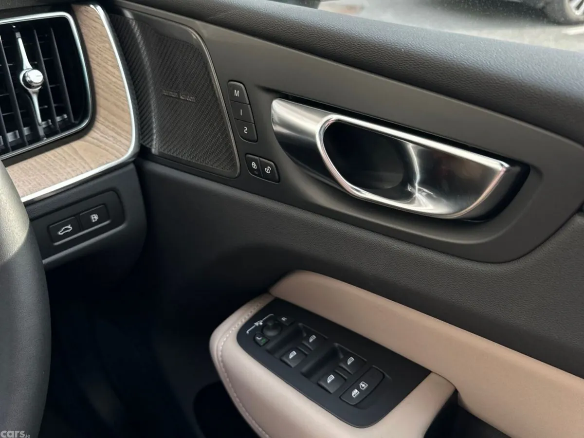 Volvo XC60 SUV, Petrol Plug-in Hybrid, 2026, Black