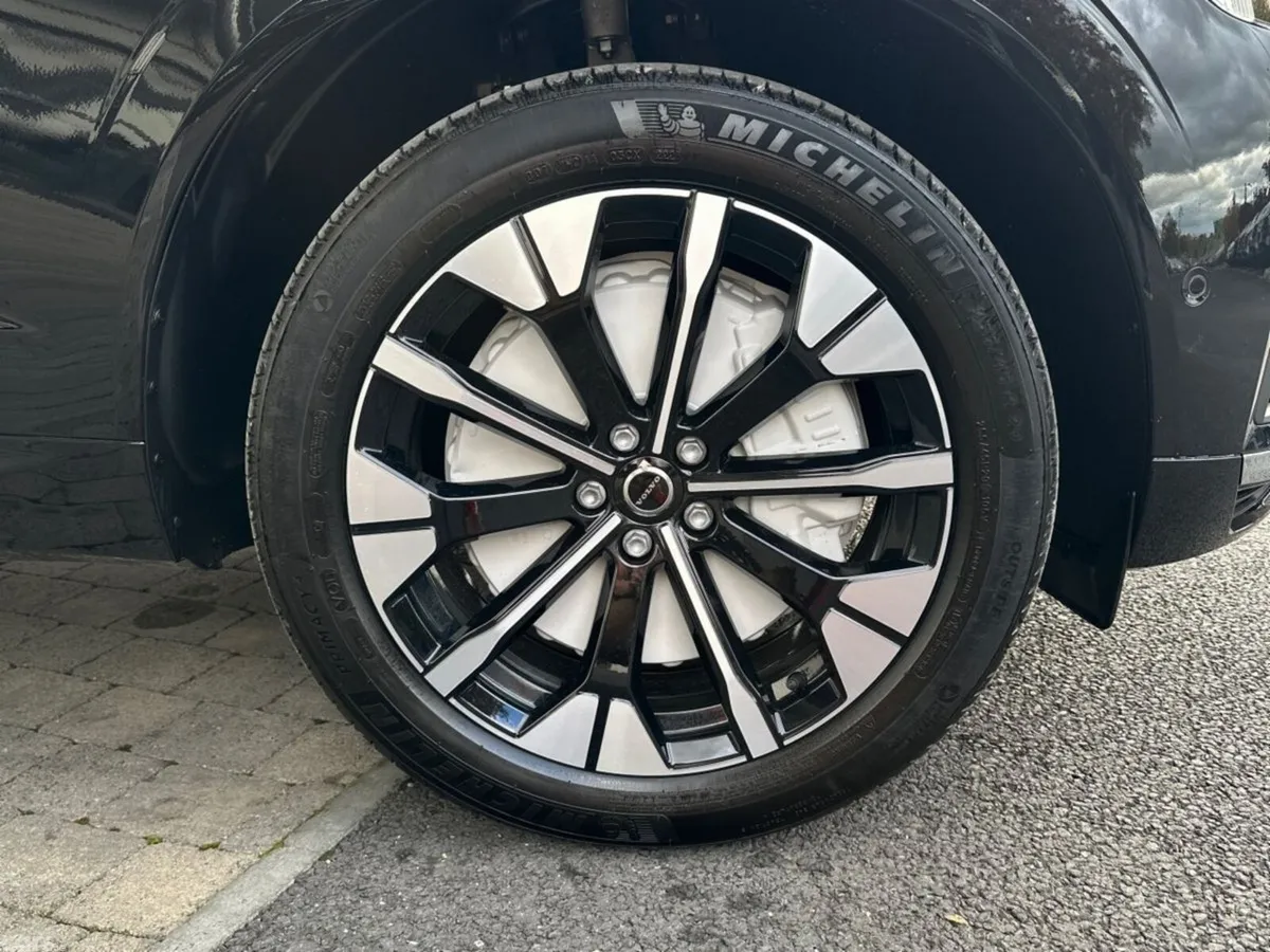 Volvo XC60 SUV, Petrol Plug-in Hybrid, 2026, Black