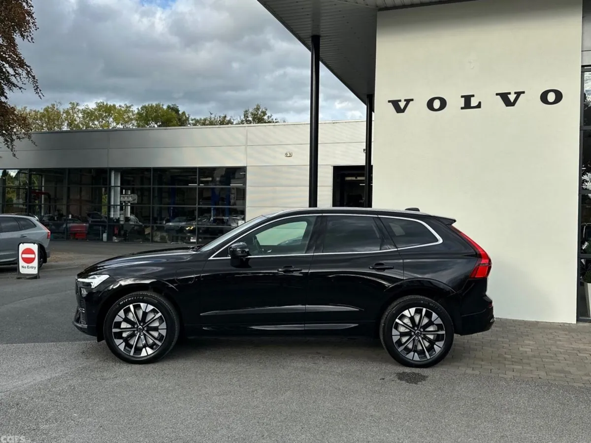 Volvo XC60 SUV, Petrol Plug-in Hybrid, 2026, Black