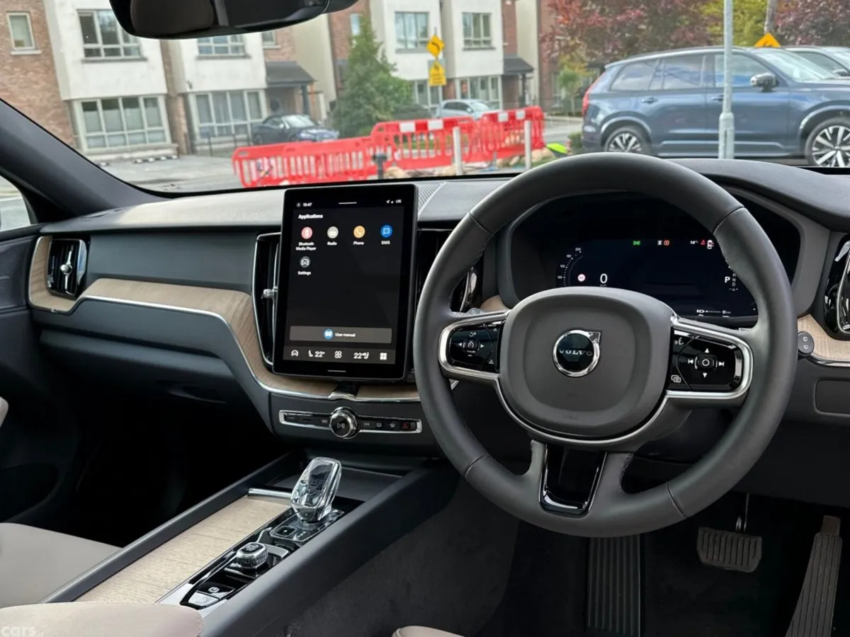 Volvo XC60 SUV, Petrol Plug-in Hybrid, 2026, Black