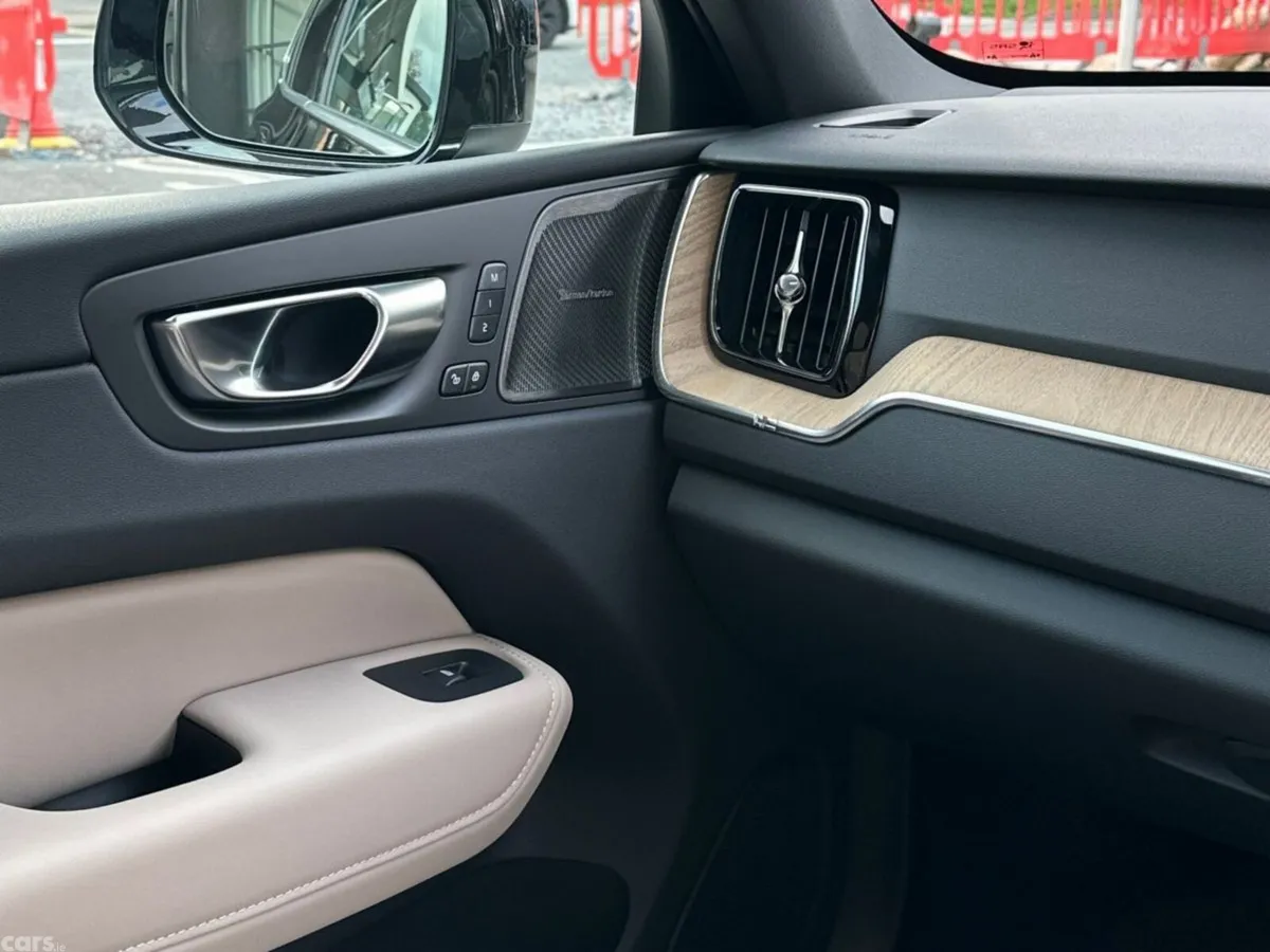 Volvo XC60 SUV, Petrol Plug-in Hybrid, 2026, Black
