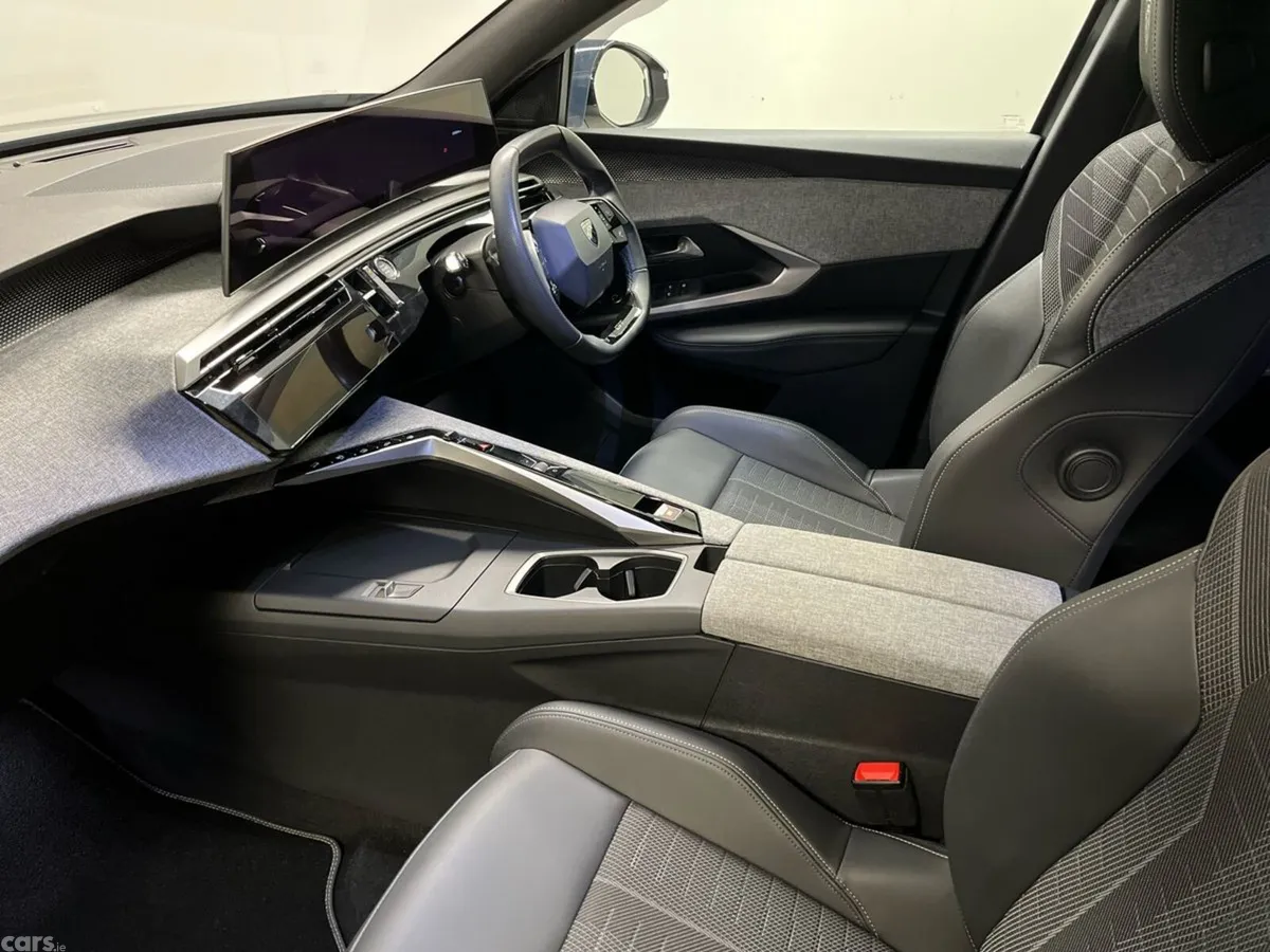 Peugeot 3008 SUV, Electric, 2025, Grey