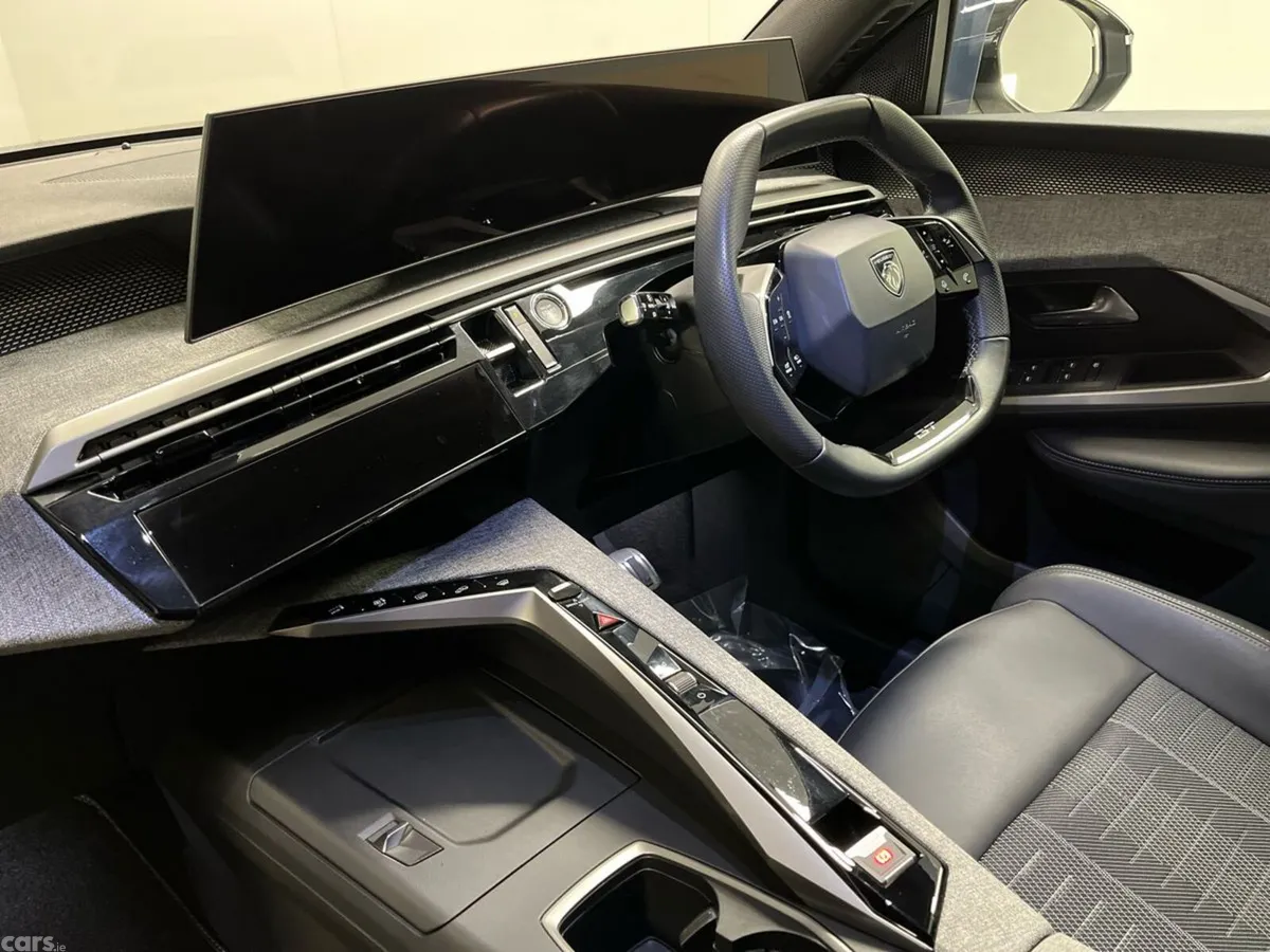 Peugeot 3008 SUV, Electric, 2025, Grey