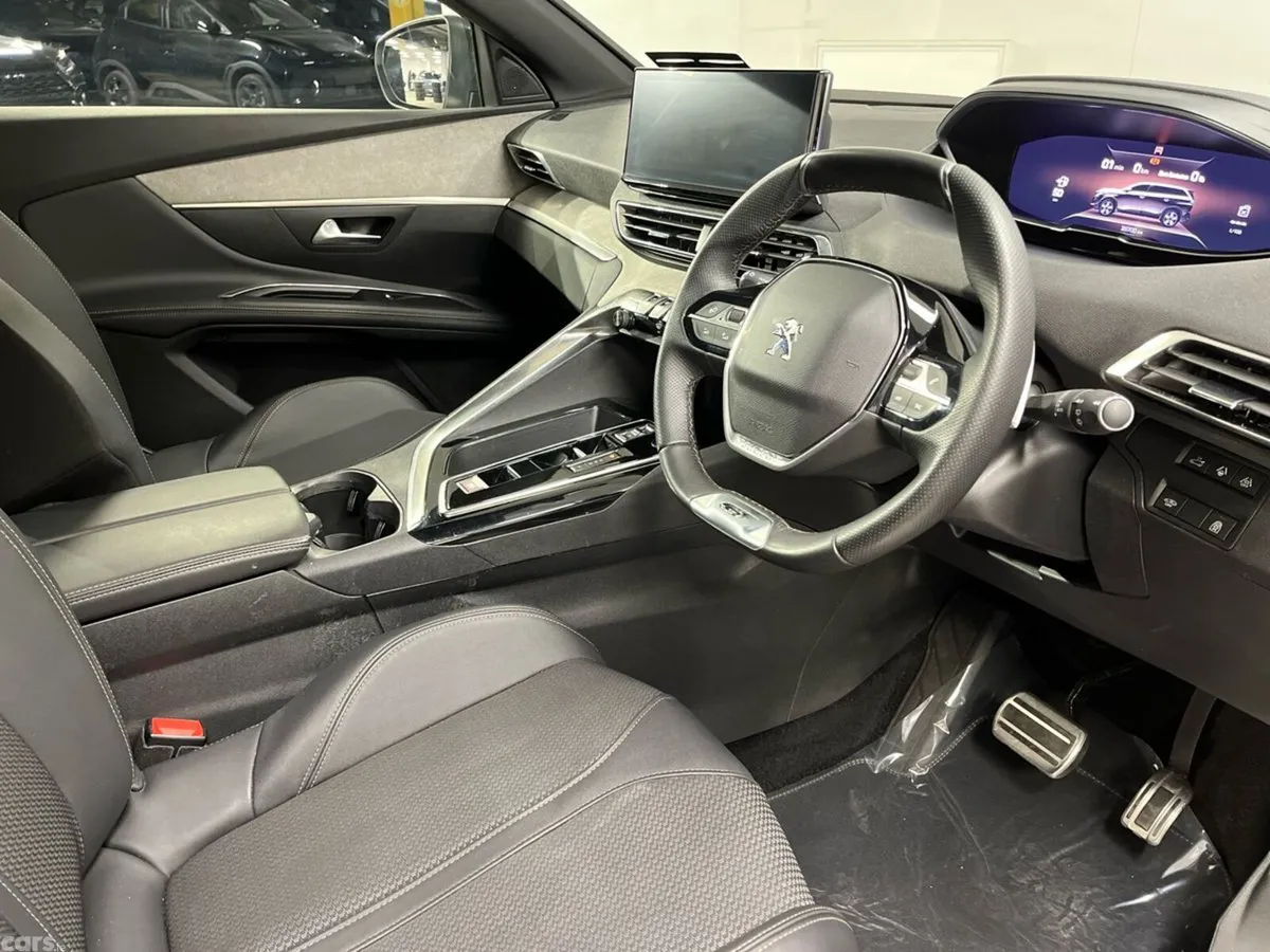 Peugeot 5008 MPV, Petrol Hybrid, 2024, Black