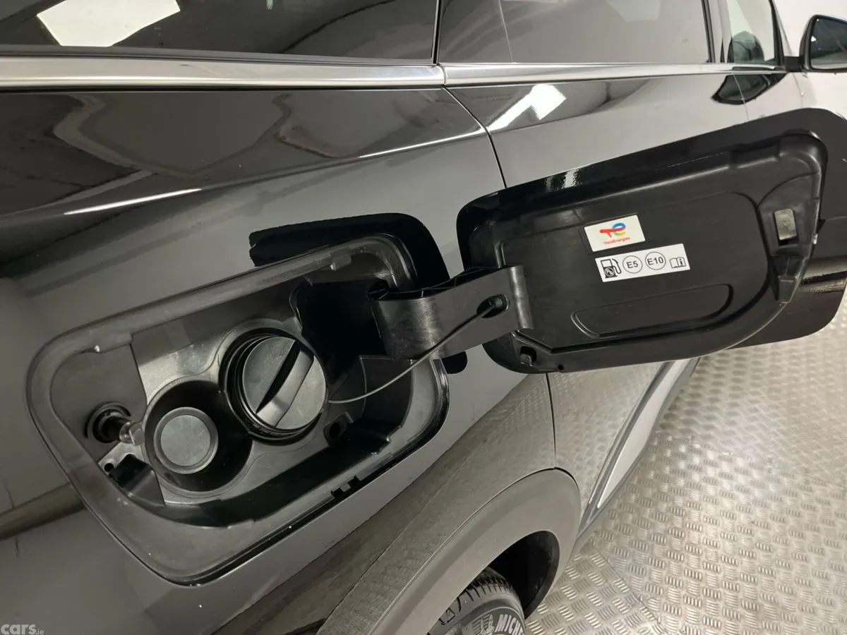 Peugeot 5008 MPV, Petrol Hybrid, 2024, Black