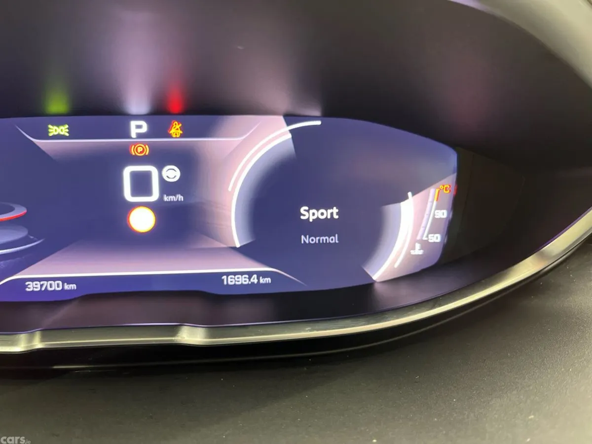 Peugeot 5008 MPV, Petrol Hybrid, 2024, Black