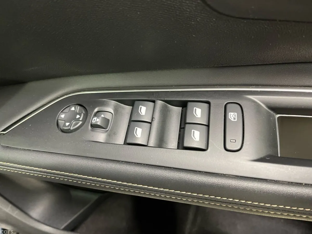 Peugeot 5008 MPV, Petrol Hybrid, 2024, Black