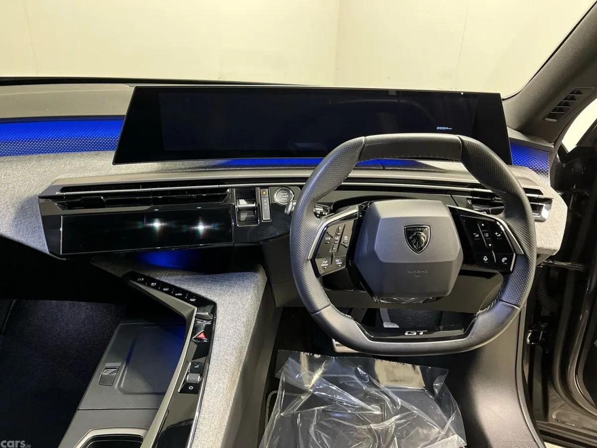 Peugeot 3008 SUV, Electric, 2025, Grey