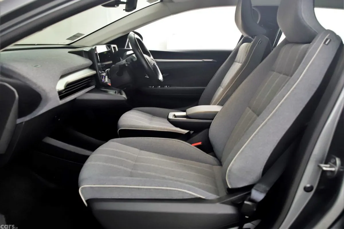 Renault Megane Hatchback, Electric, 2023, Grey
