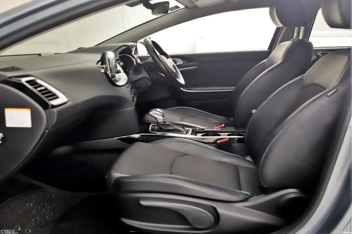 Kia XCeed SUV, Petrol Plug-in Hybrid, 2023, Grey