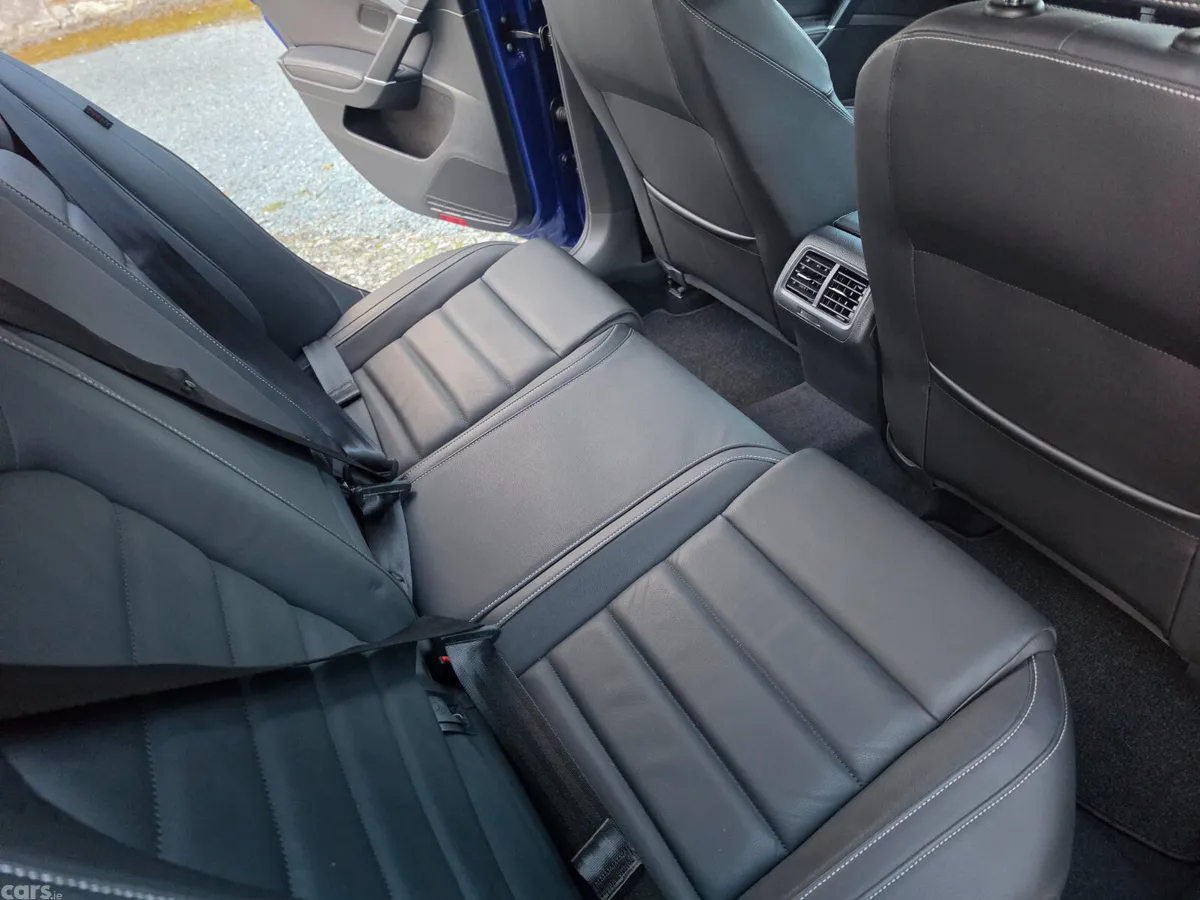 Volkswagen Golf Hatchback, Petrol, 2017, Blue