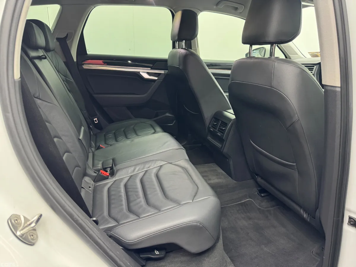 Volkswagen Touareg SUV, Diesel, 2019, White
