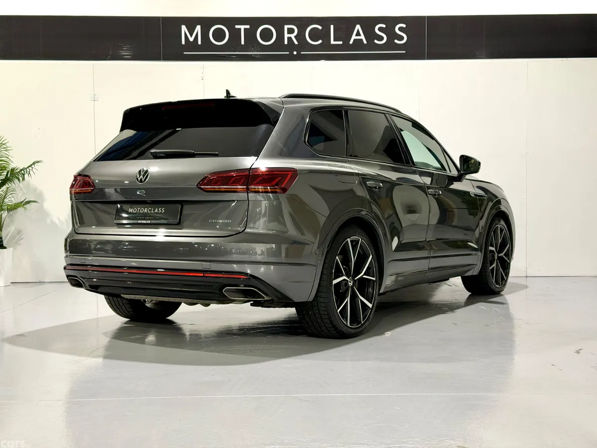 Volkswagen Touareg SUV, Petrol Plug-in Hybrid, 2023, Grey