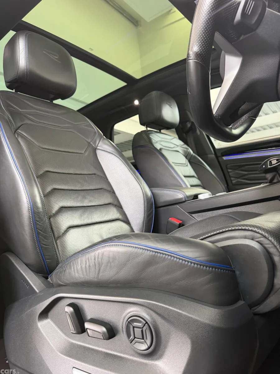 Volkswagen Touareg SUV, Petrol Plug-in Hybrid, 2023, Grey