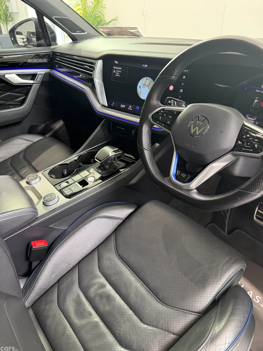 Volkswagen Touareg SUV, Petrol Plug-in Hybrid, 2023, Grey