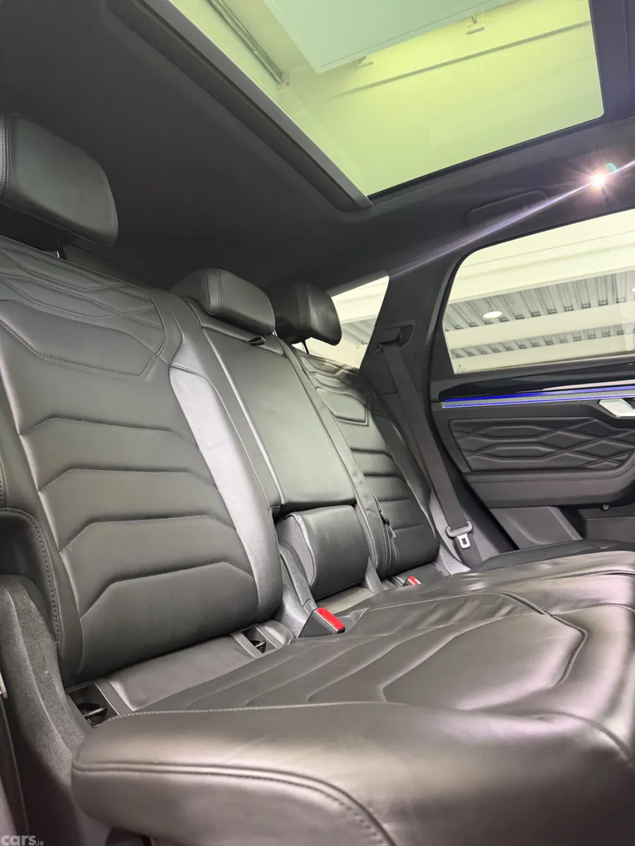 Volkswagen Touareg SUV, Petrol Plug-in Hybrid, 2023, Grey