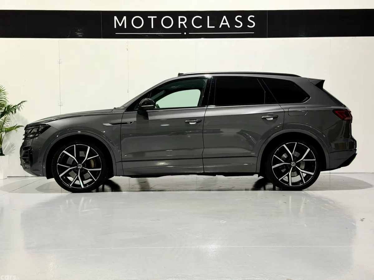 Volkswagen Touareg SUV, Petrol Plug-in Hybrid, 2023, Grey