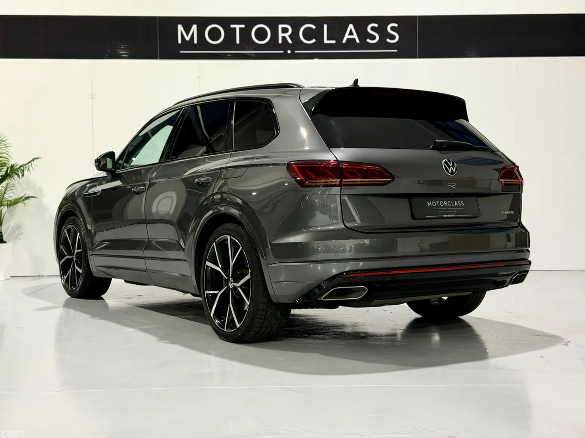 Volkswagen Touareg SUV, Petrol Plug-in Hybrid, 2023, Grey