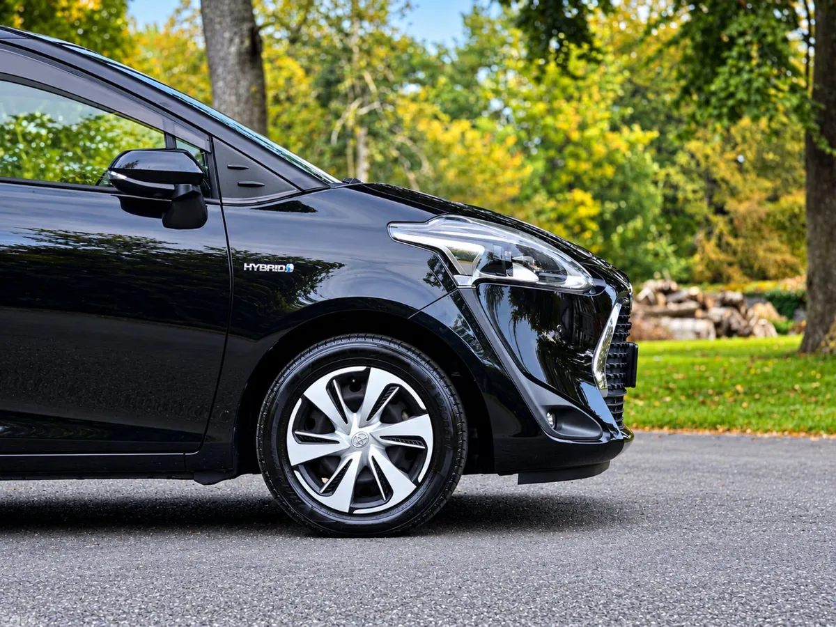 Toyota Sienta MPV, Petrol Hybrid, 2018, Black