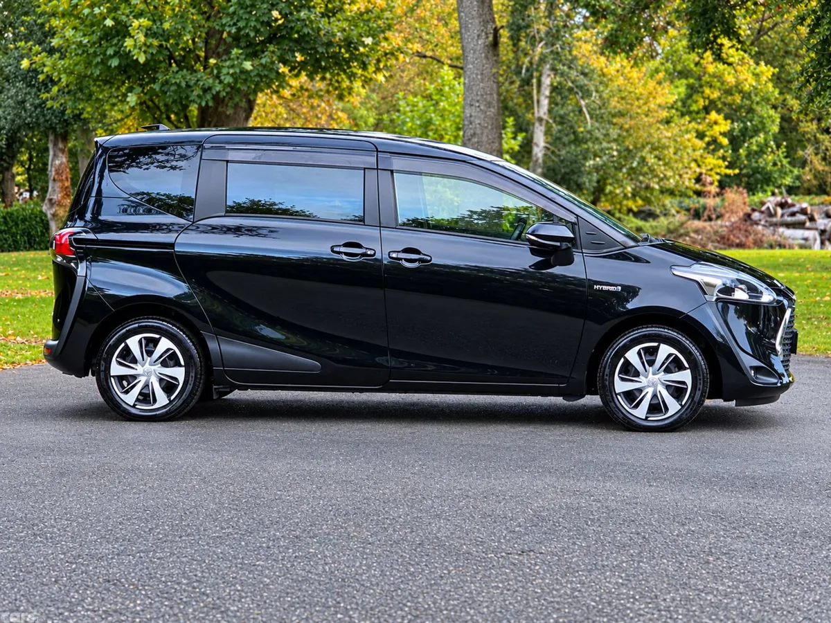 Toyota Sienta MPV, Petrol Hybrid, 2018, Black