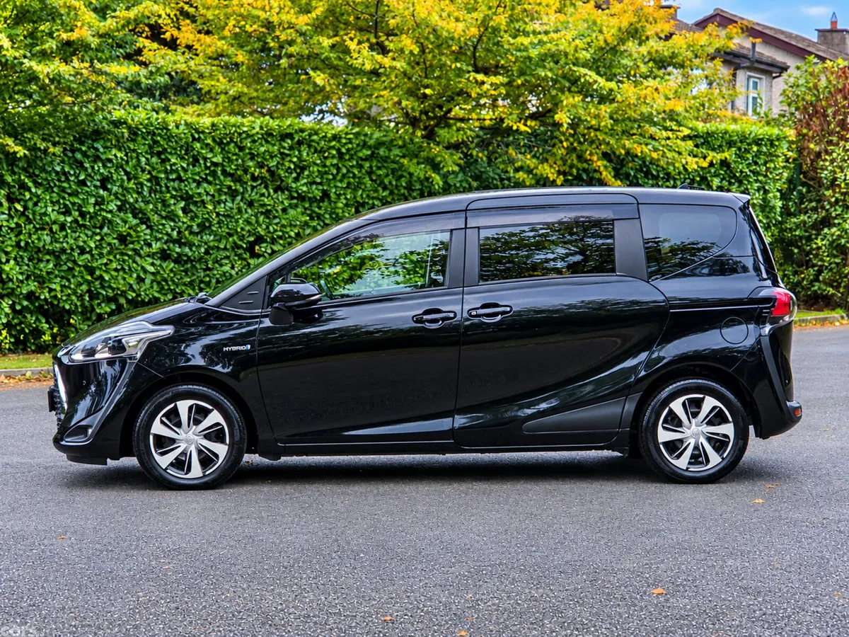 Toyota Sienta MPV, Petrol Hybrid, 2018, Black