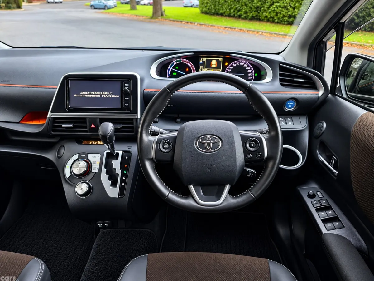 Toyota Sienta MPV, Petrol Hybrid, 2018, Black