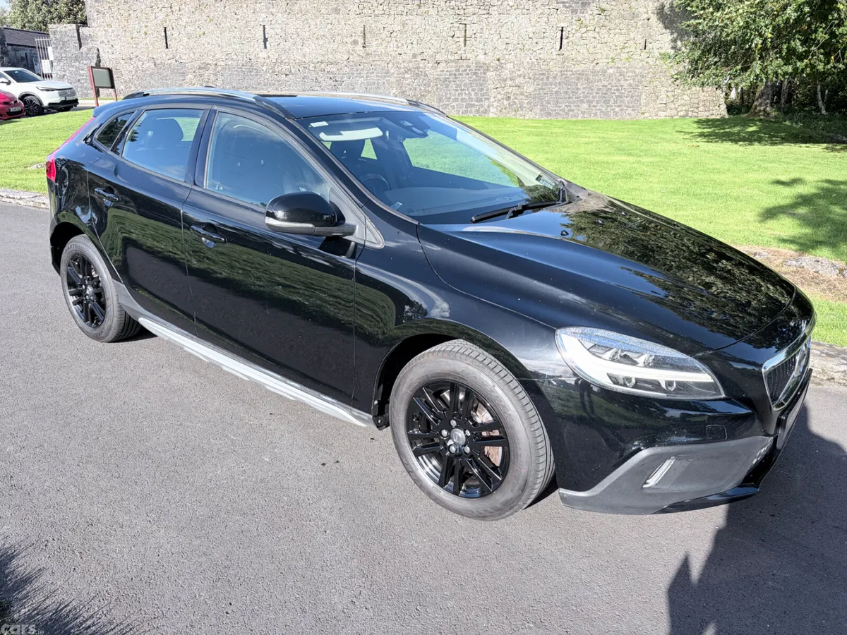 Volvo V40 Hatchback, Diesel, 2016, Black