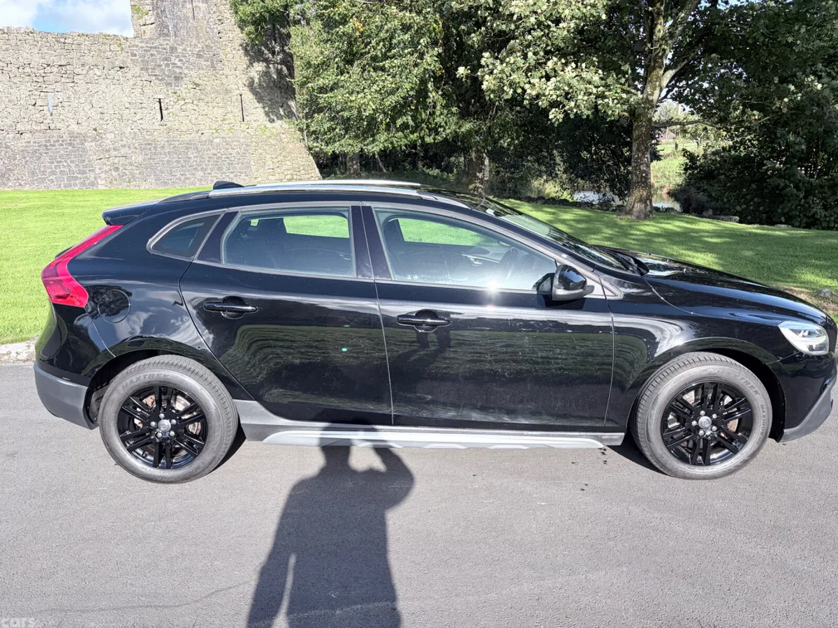 Volvo V40 Hatchback, Diesel, 2016, Black