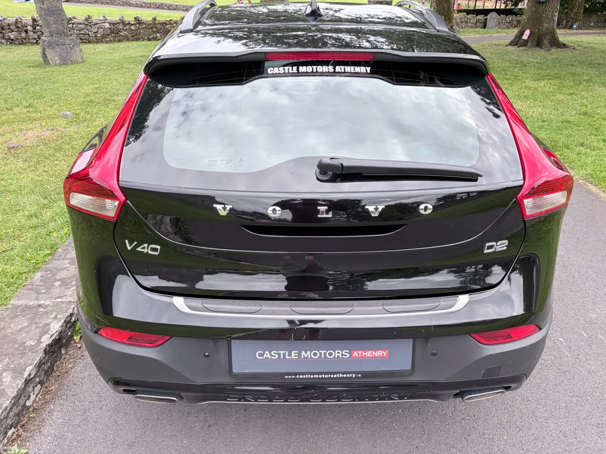 Volvo V40 Hatchback, Diesel, 2016, Black