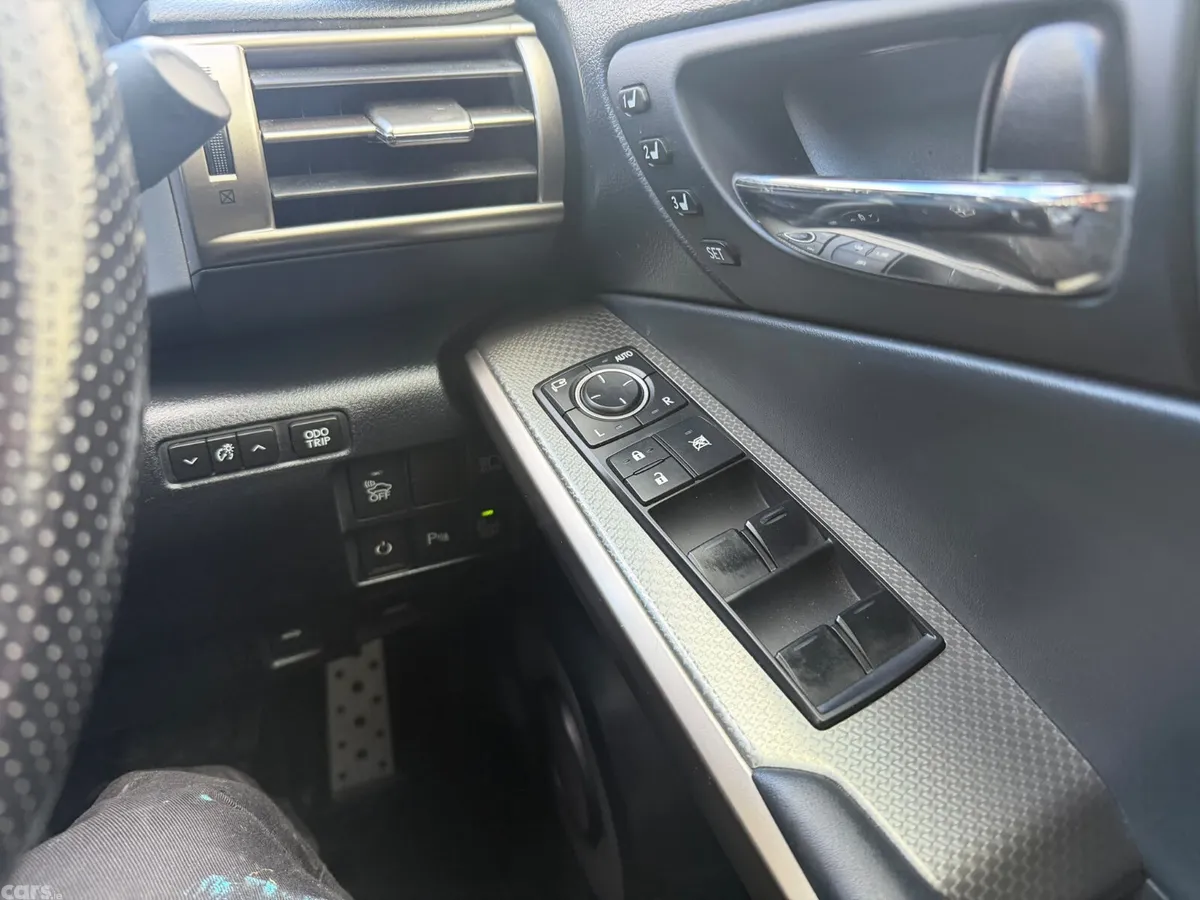 Lexus IS Saloon, Petrol Hybrid, 2016, White