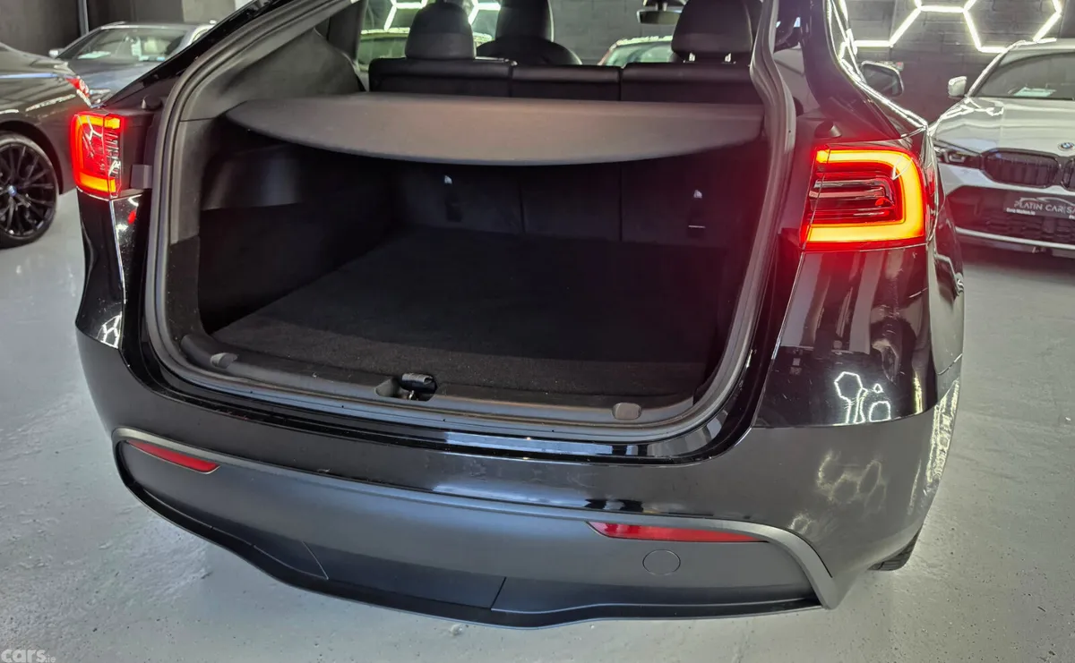 Tesla Model Y MPV, Electric, 2023, Black