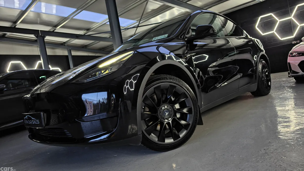 Tesla Model Y MPV, Electric, 2023, Black