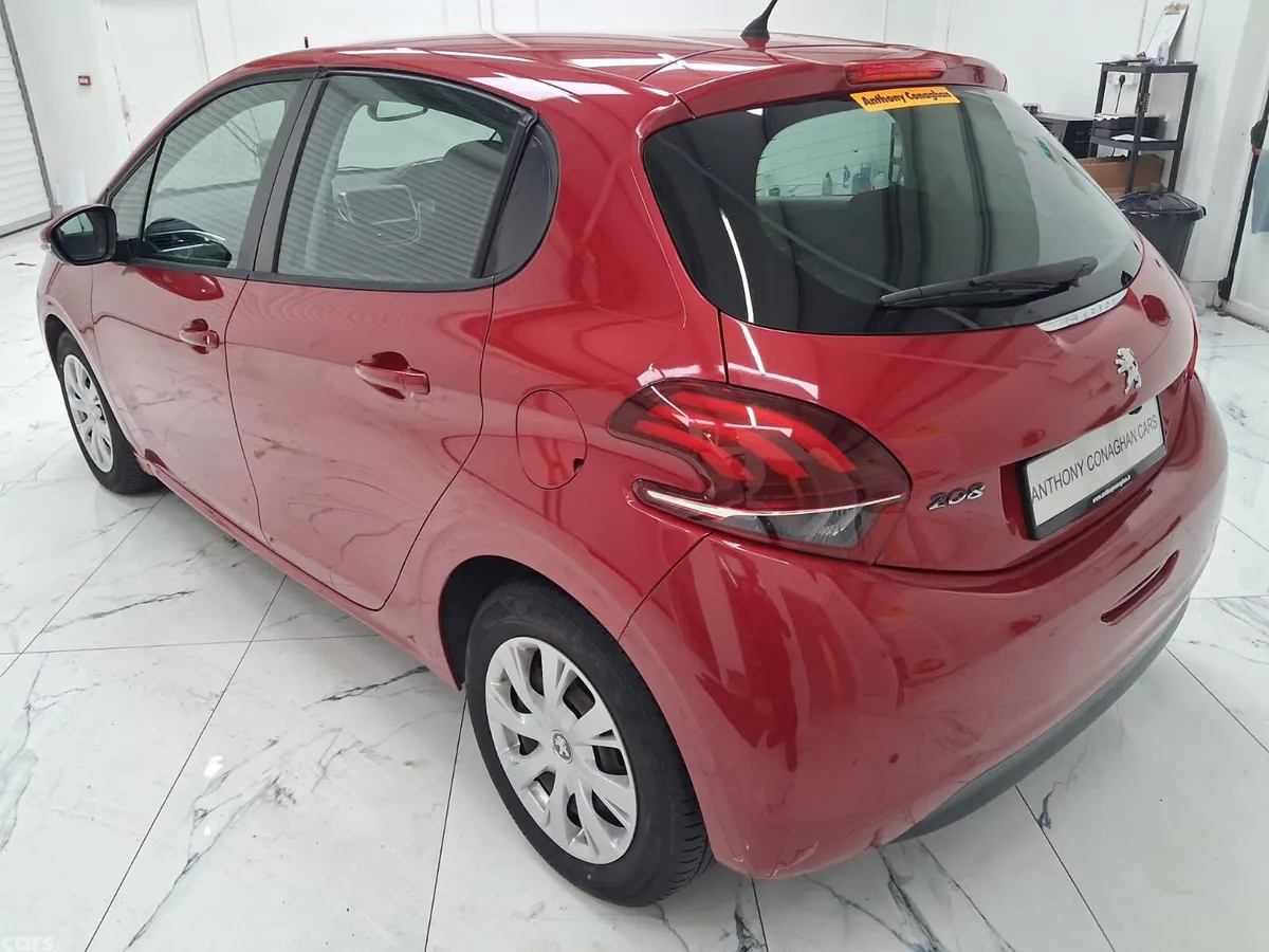 Peugeot 208 Hatchback, Petrol, 2016, Red