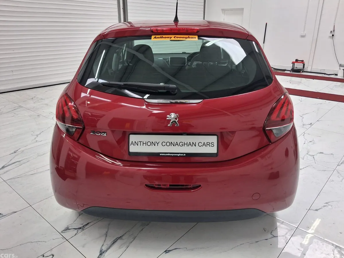 Peugeot 208 Hatchback, Petrol, 2016, Red
