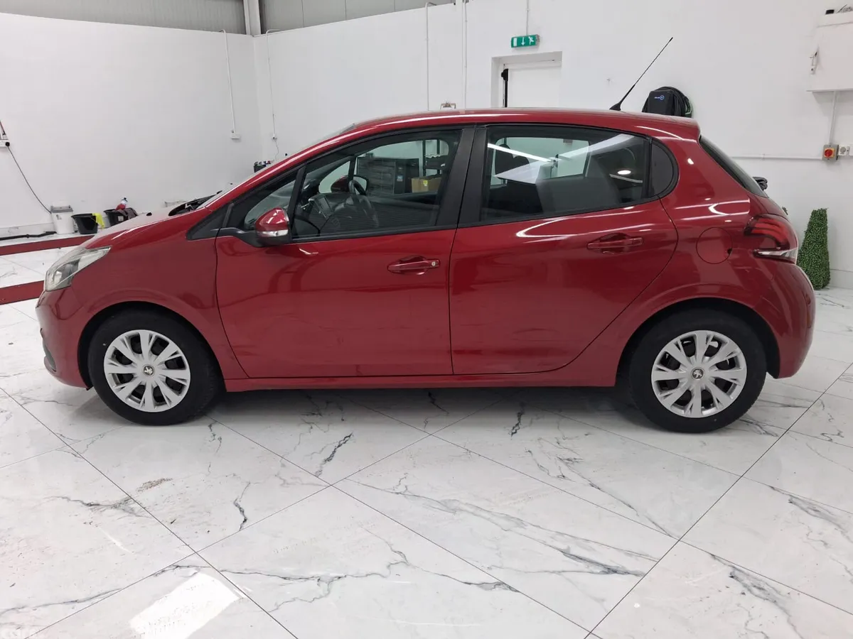 Peugeot 208 Hatchback, Petrol, 2016, Red