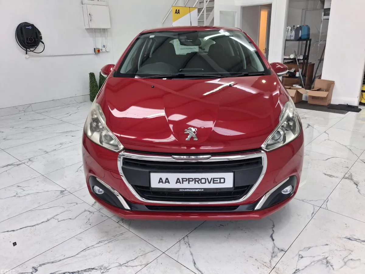 Peugeot 208 Hatchback, Petrol, 2016, Red