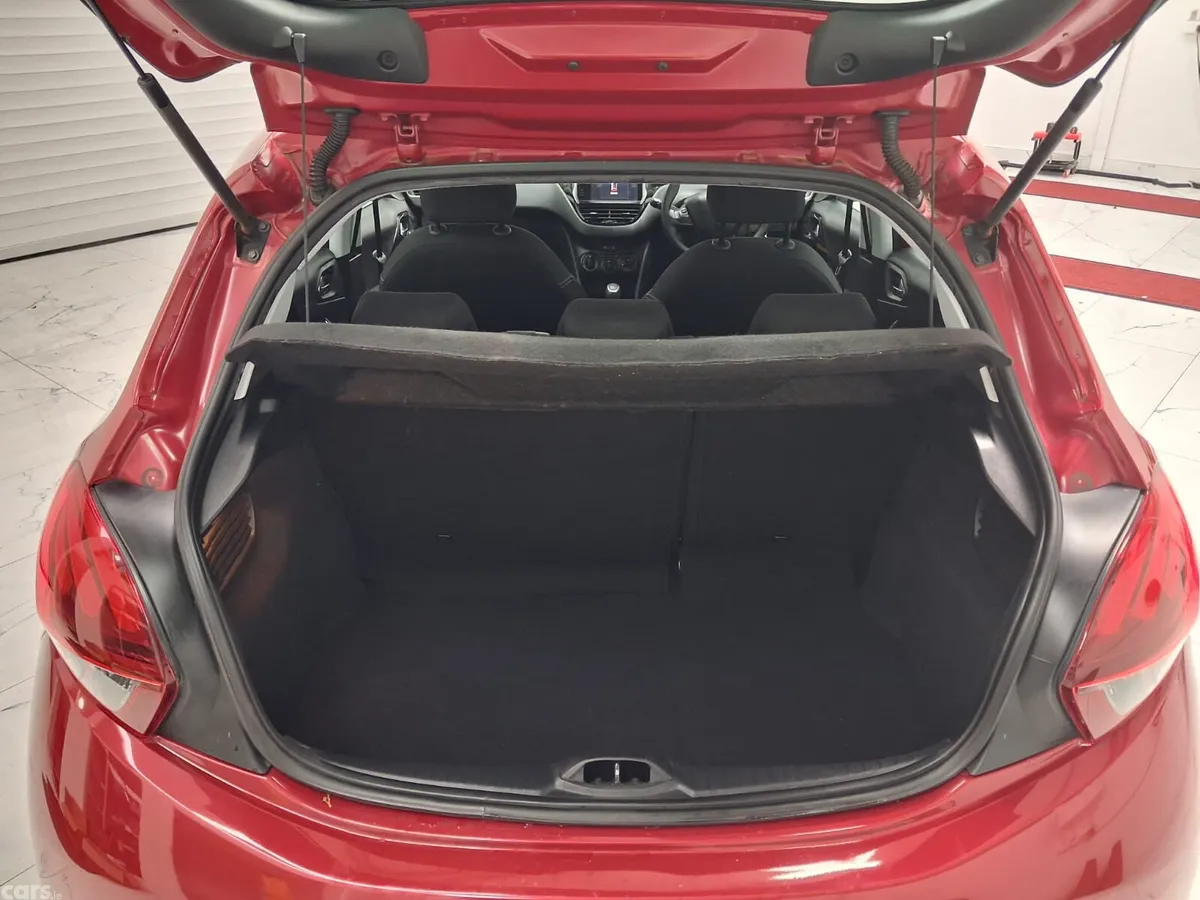 Peugeot 208 Hatchback, Petrol, 2016, Red
