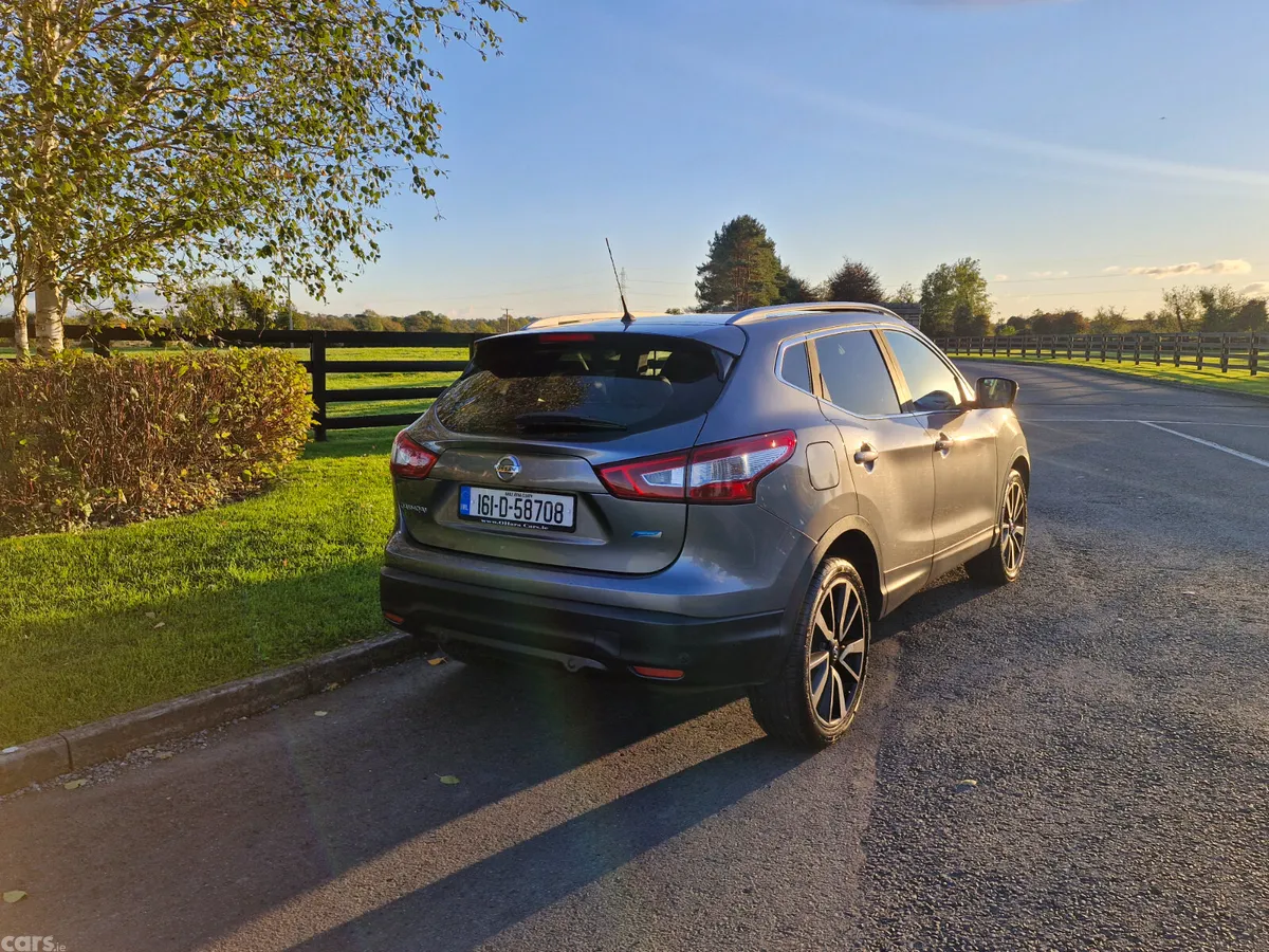 Nissan Qashqai Hatchback, Diesel, 2016, Grey