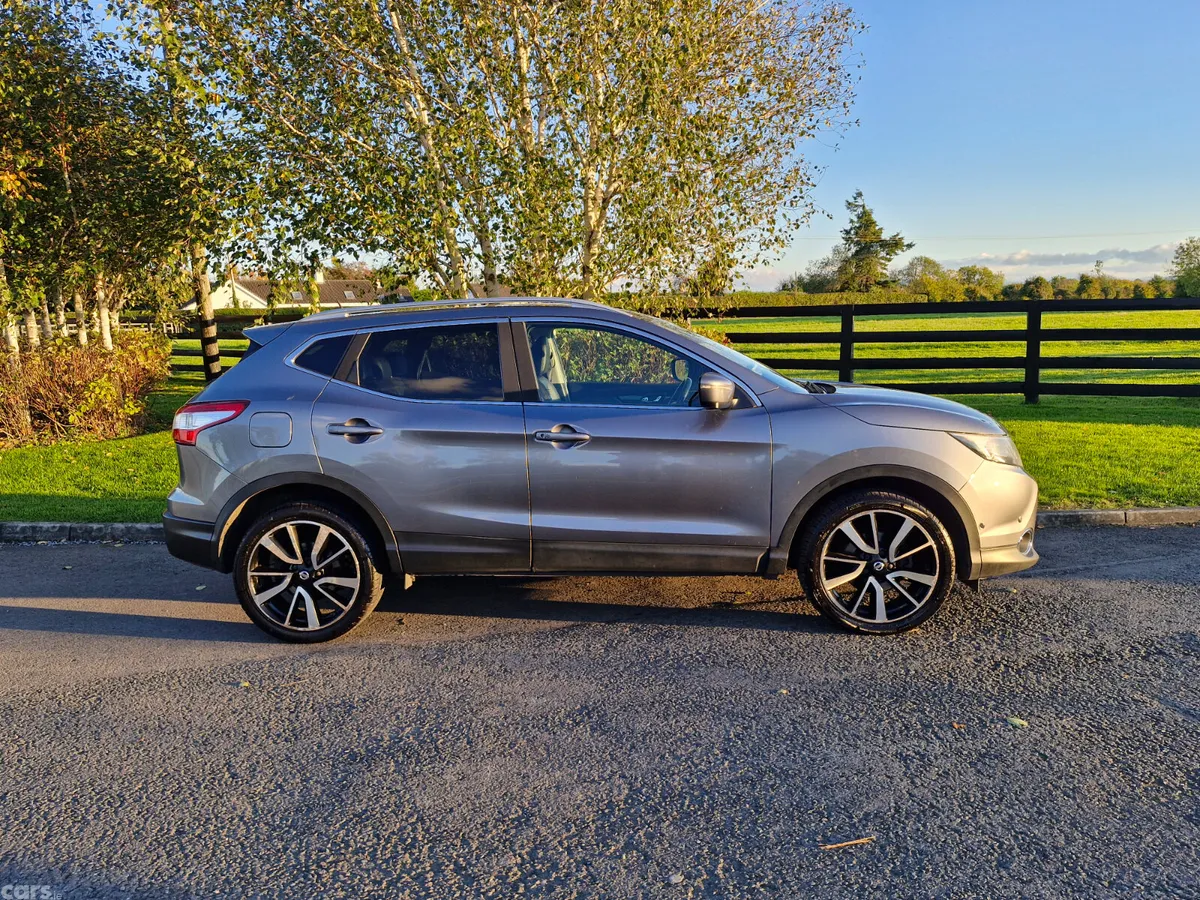 Nissan Qashqai Hatchback, Diesel, 2016, Grey