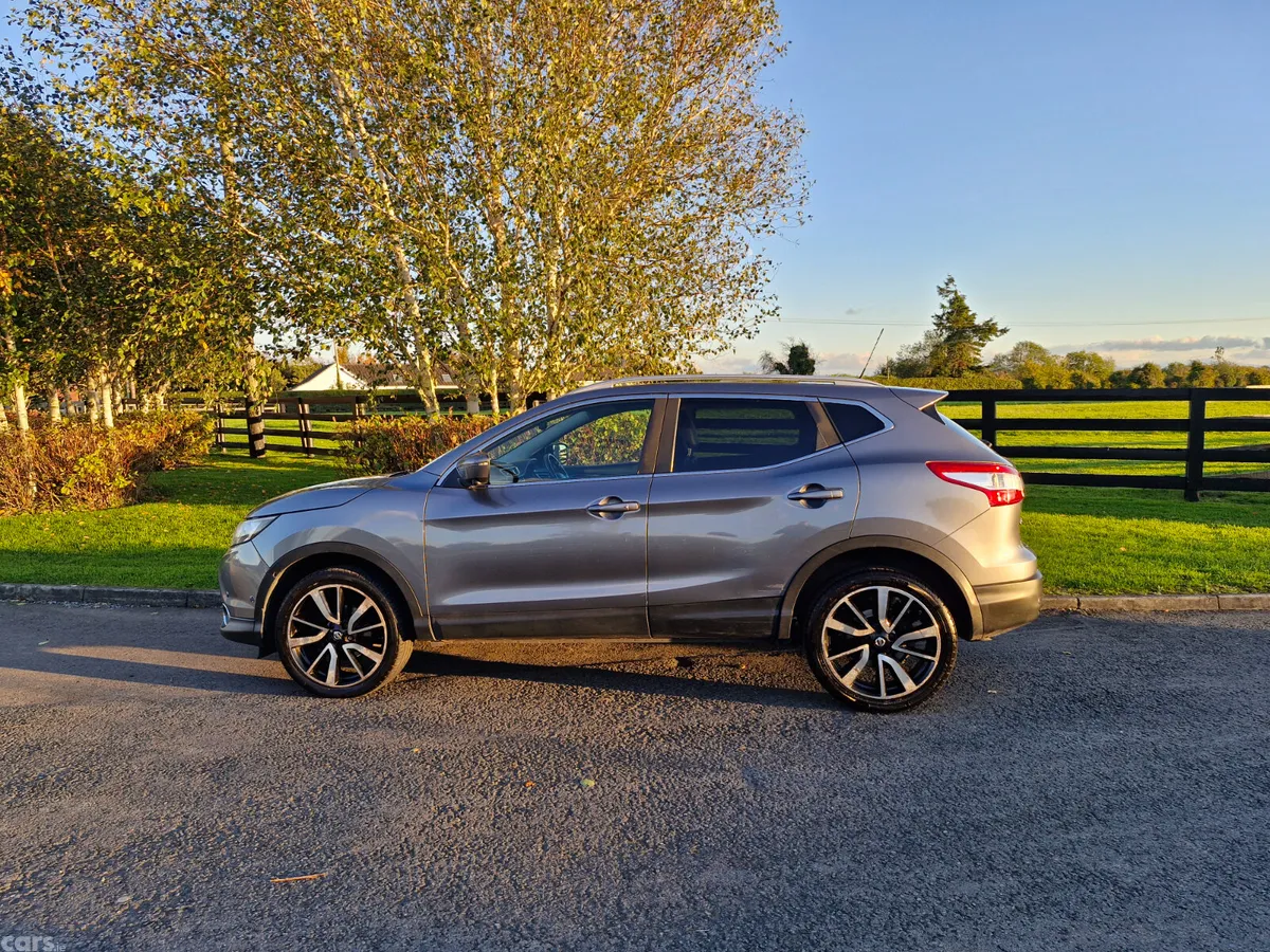 Nissan Qashqai Hatchback, Diesel, 2016, Grey