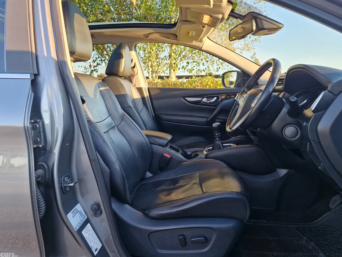 Nissan Qashqai Hatchback, Diesel, 2016, Grey