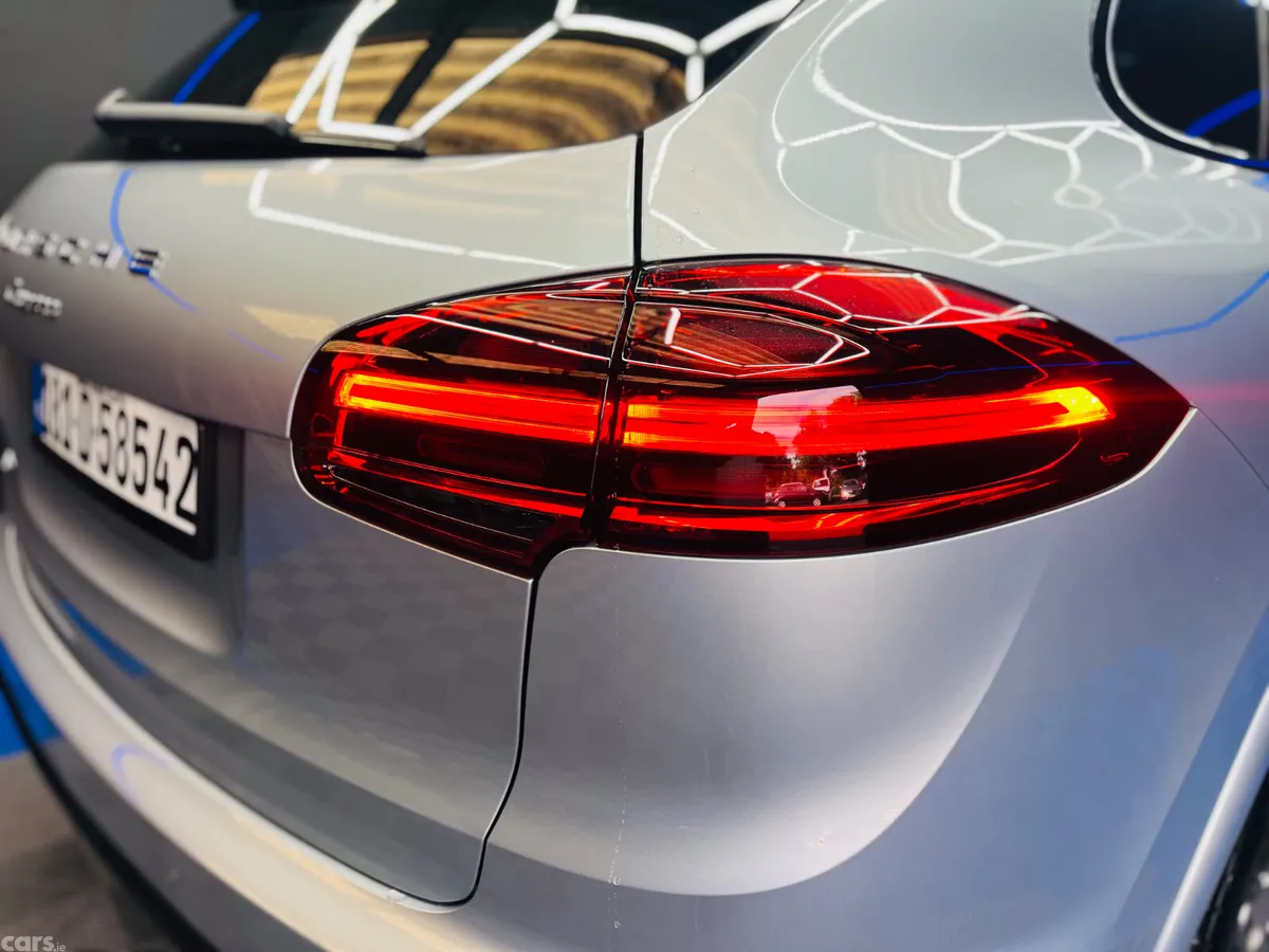 Porsche Cayenne SUV, Diesel, 2018, Silver