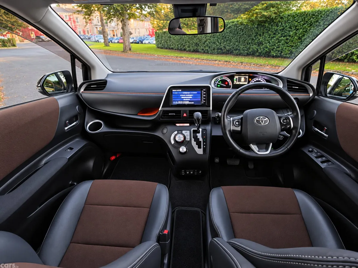 Toyota Sienta MPV, Petrol Hybrid, 2019, Brown
