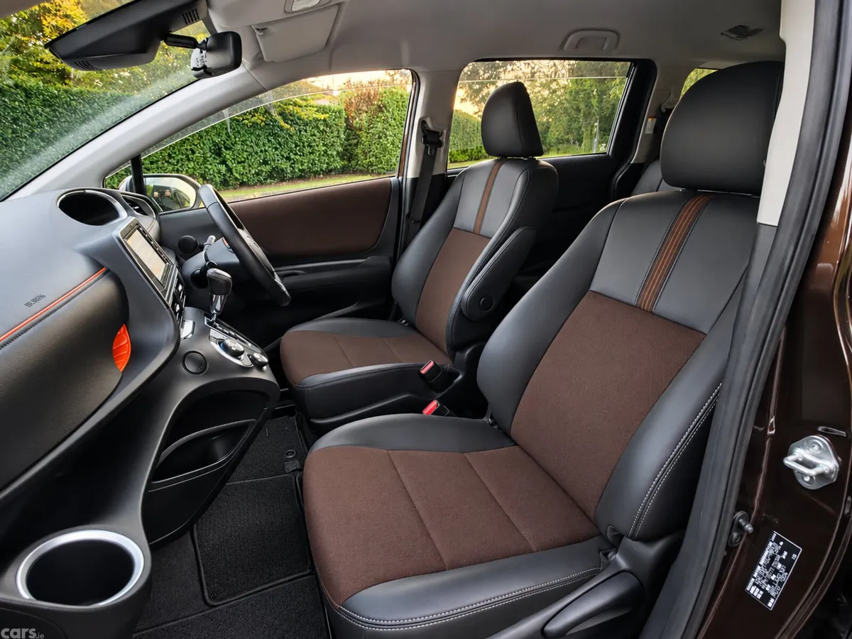 Toyota Sienta MPV, Petrol Hybrid, 2019, Brown