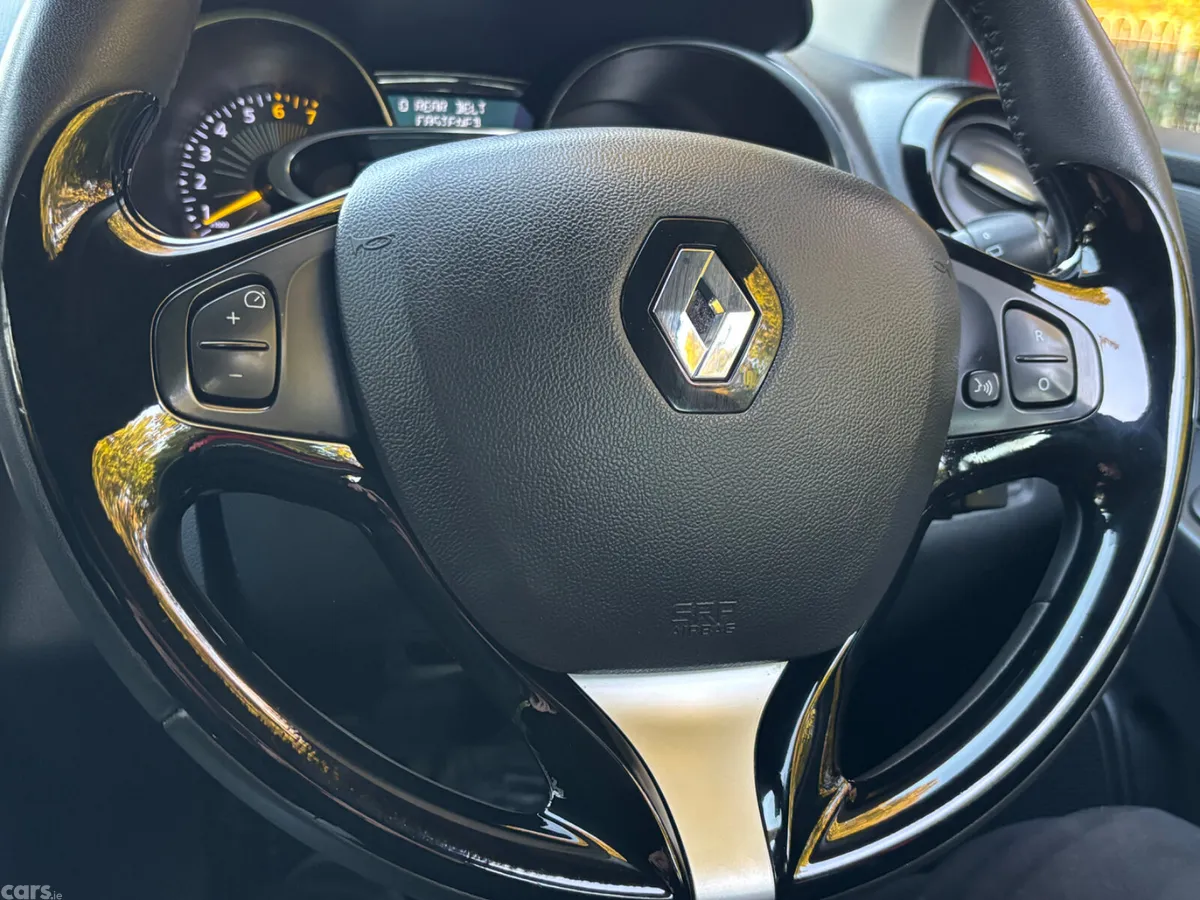Renault Clio Hatchback, Petrol, 2016, Red