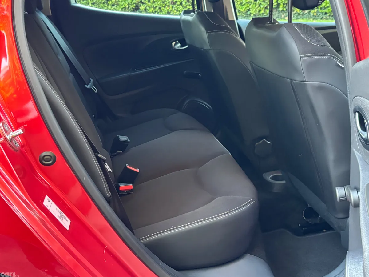 Renault Clio Hatchback, Petrol, 2016, Red