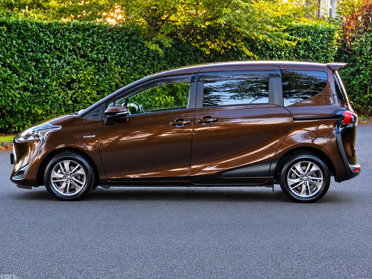 Toyota Sienta MPV, Petrol Hybrid, 2019, Brown