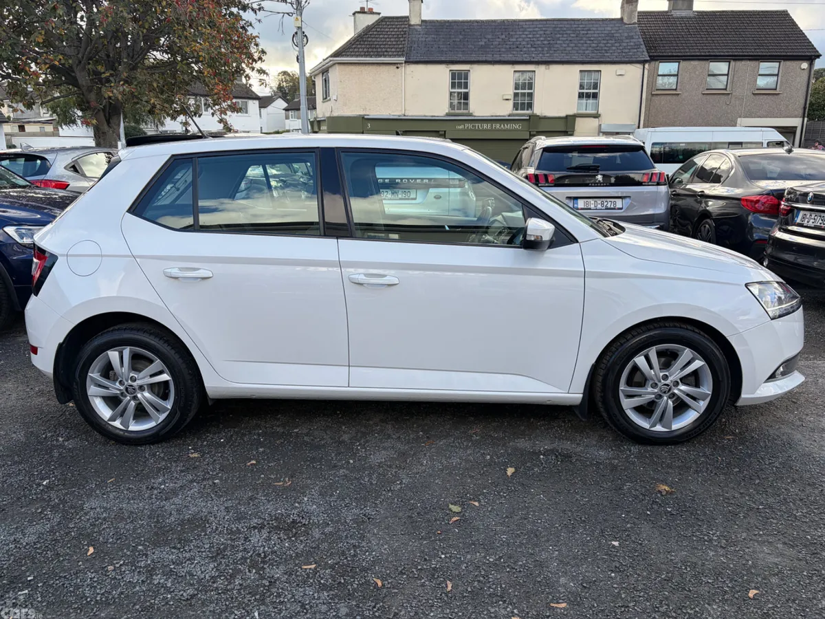 Skoda Fabia Hatchback, Petrol, 2021, White