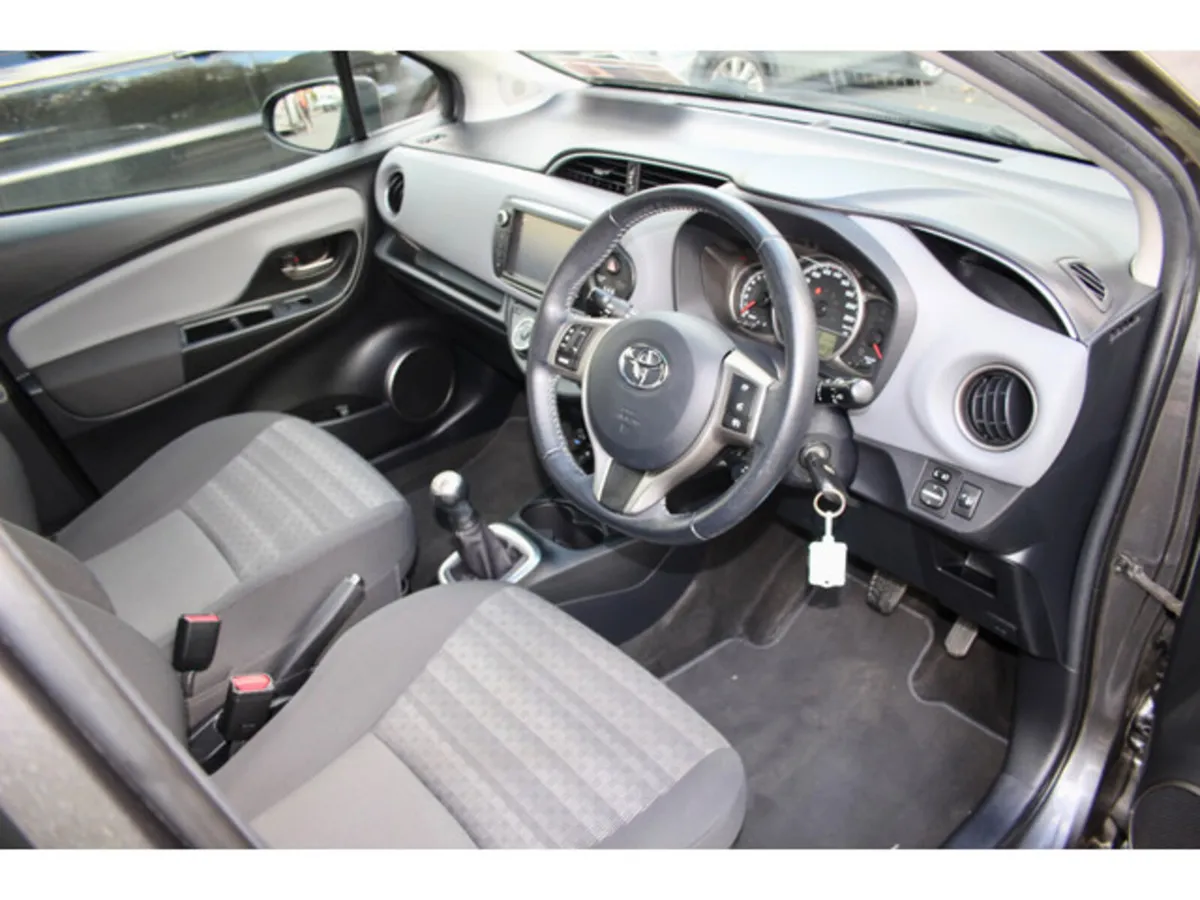 Toyota Yaris MPV, Petrol, 2016, Grey
